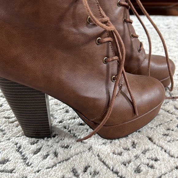 Mossimo Supply Co Chunk Heel Lace Front Boot Size 6.5M - Picture 3 of 9